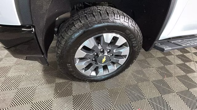 2022 Summit White Chevrolet Silverado 2500HD Custom 4X4 Truck