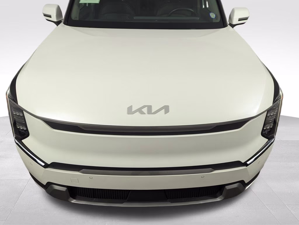 2024 Snow White Pearl Kia EV9 Light Long Range RWD SUV