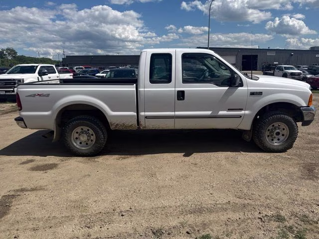 1999 White Ford Super Duty F-250 XLT 4X4 Truck