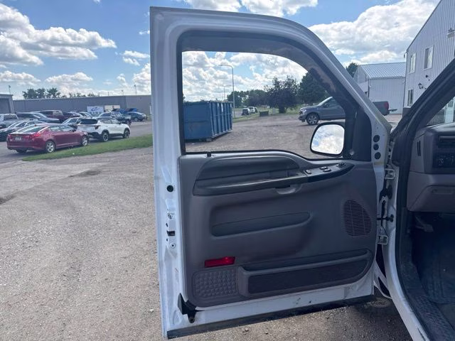 1999 White Ford Super Duty F-250 XLT 4X4 Truck