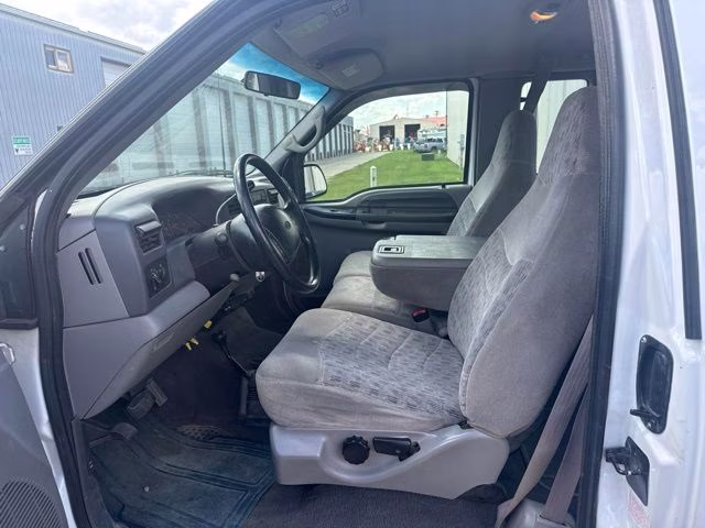 1999 White Ford Super Duty F-250 XLT 4X4 Truck