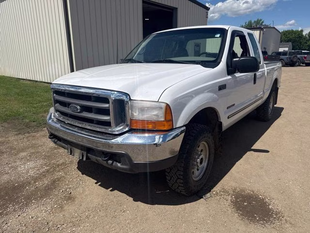 1999 White Ford Super Duty F-250 XLT 4X4 Truck