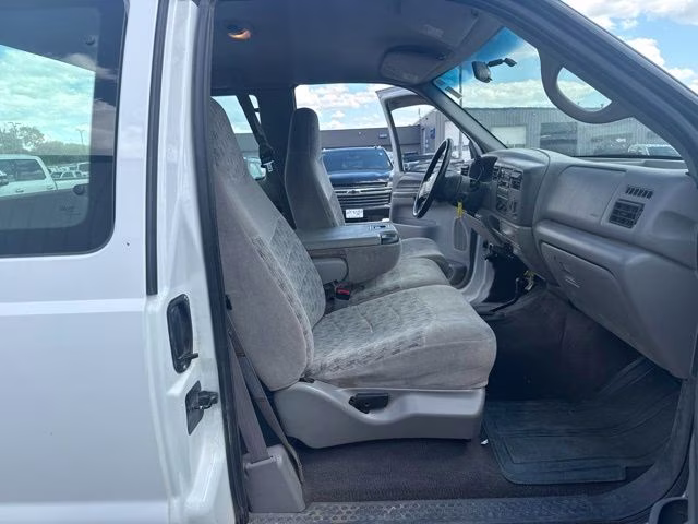 1999 White Ford Super Duty F-250 XLT 4X4 Truck