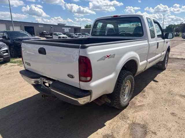 1999 White Ford Super Duty F-250 XLT 4X4 Truck