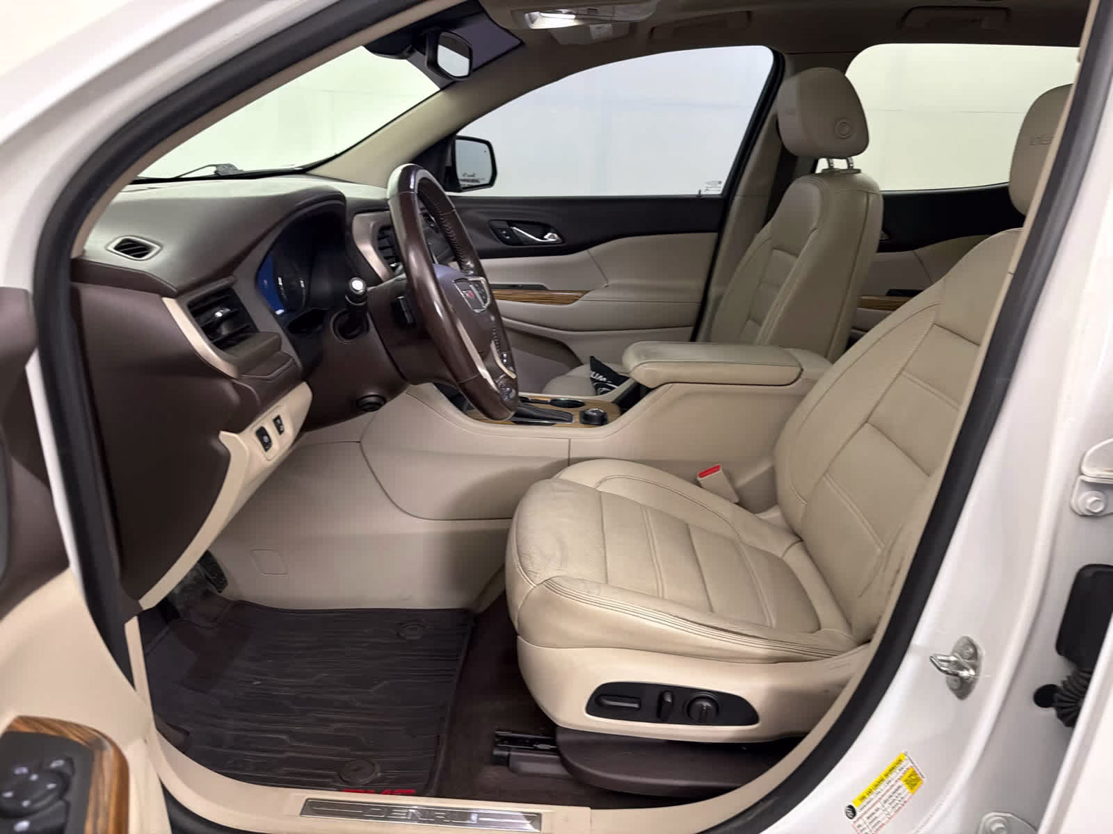 2017 White Frost Tricoat GMC Acadia Denali AWD SUV