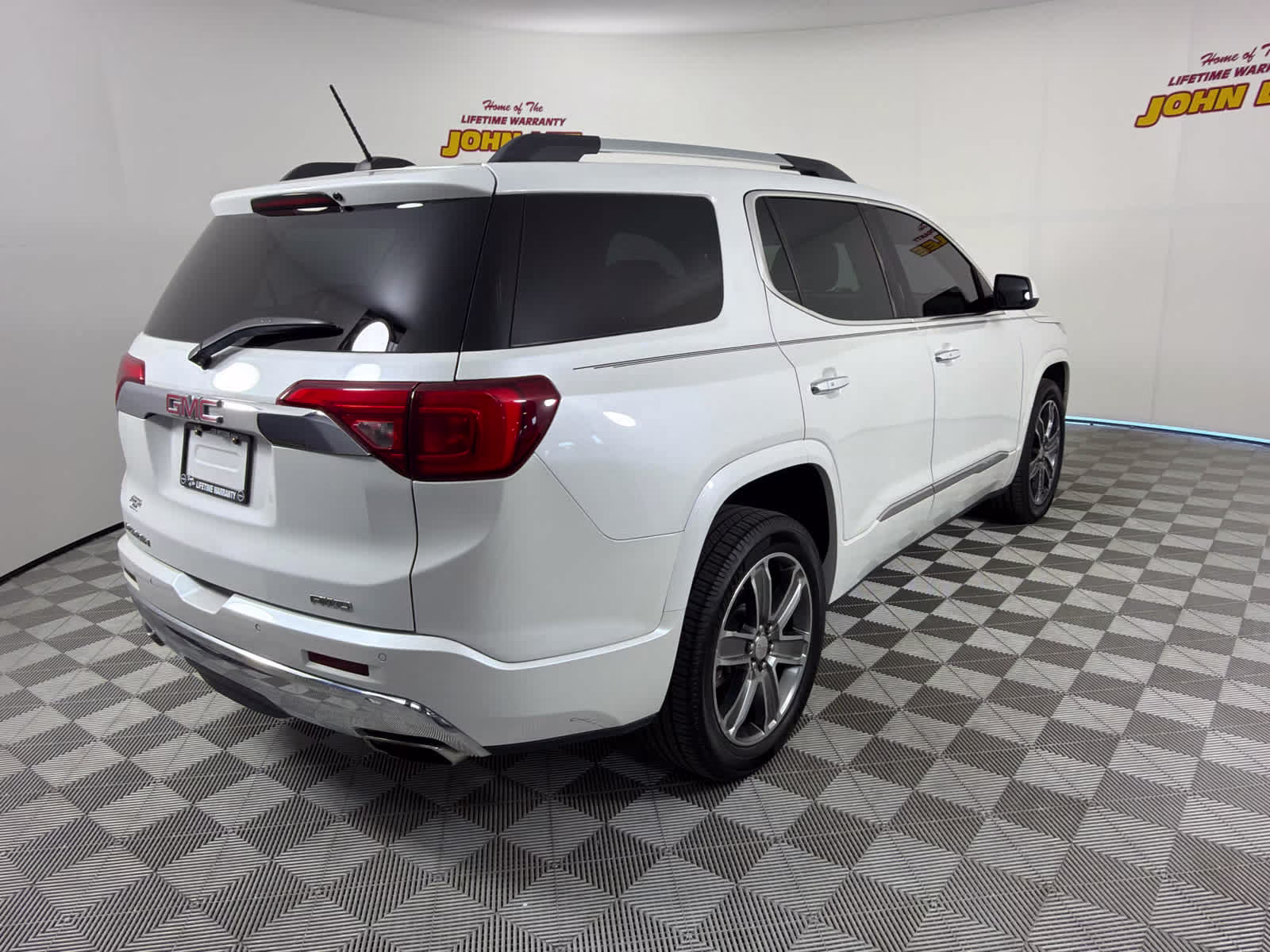 2017 White Frost Tricoat GMC Acadia Denali AWD SUV