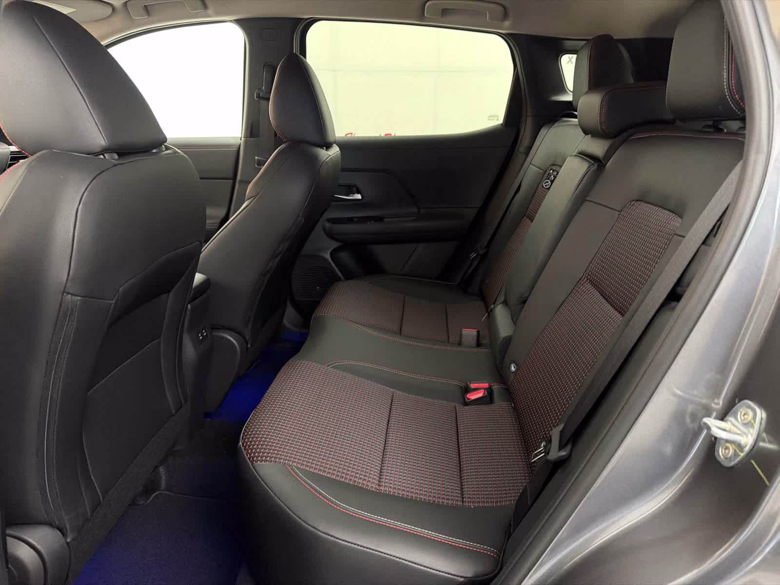 2026 Gun Metallic/Scarlet Ember Tintcoat Nissan Kicks SR FWD SUV