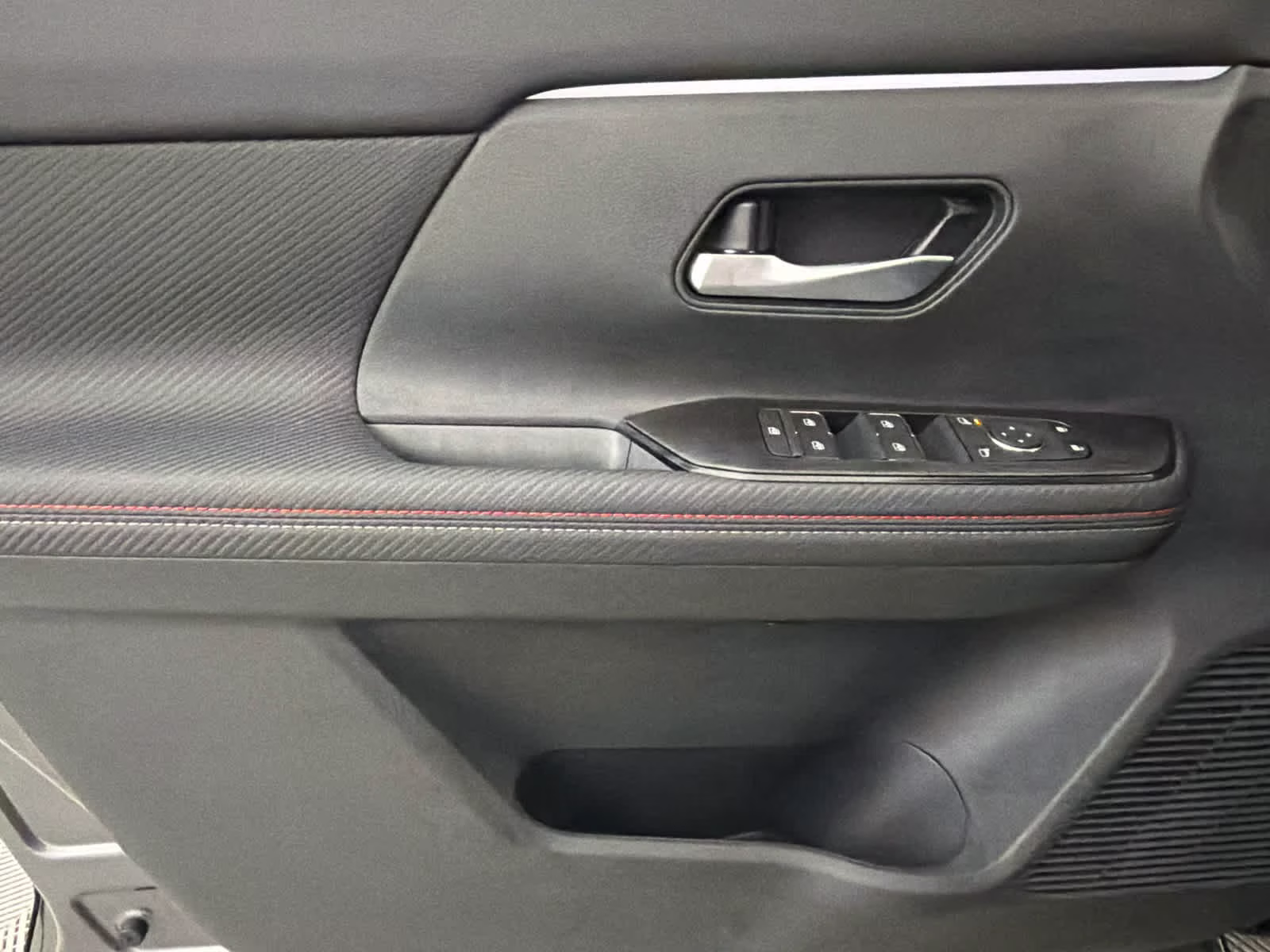 2026 Gun Metallic/Scarlet Ember Tintcoat Nissan Kicks SR FWD SUV
