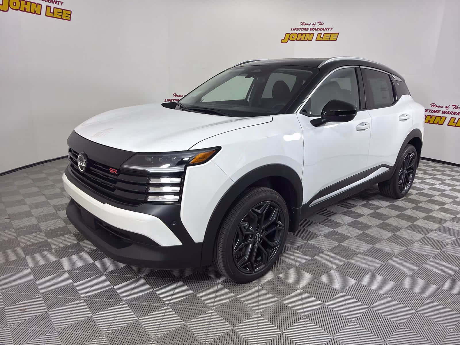 2026 Aspen White Tricoat/Super Black Nissan Kicks SR FWD SUV