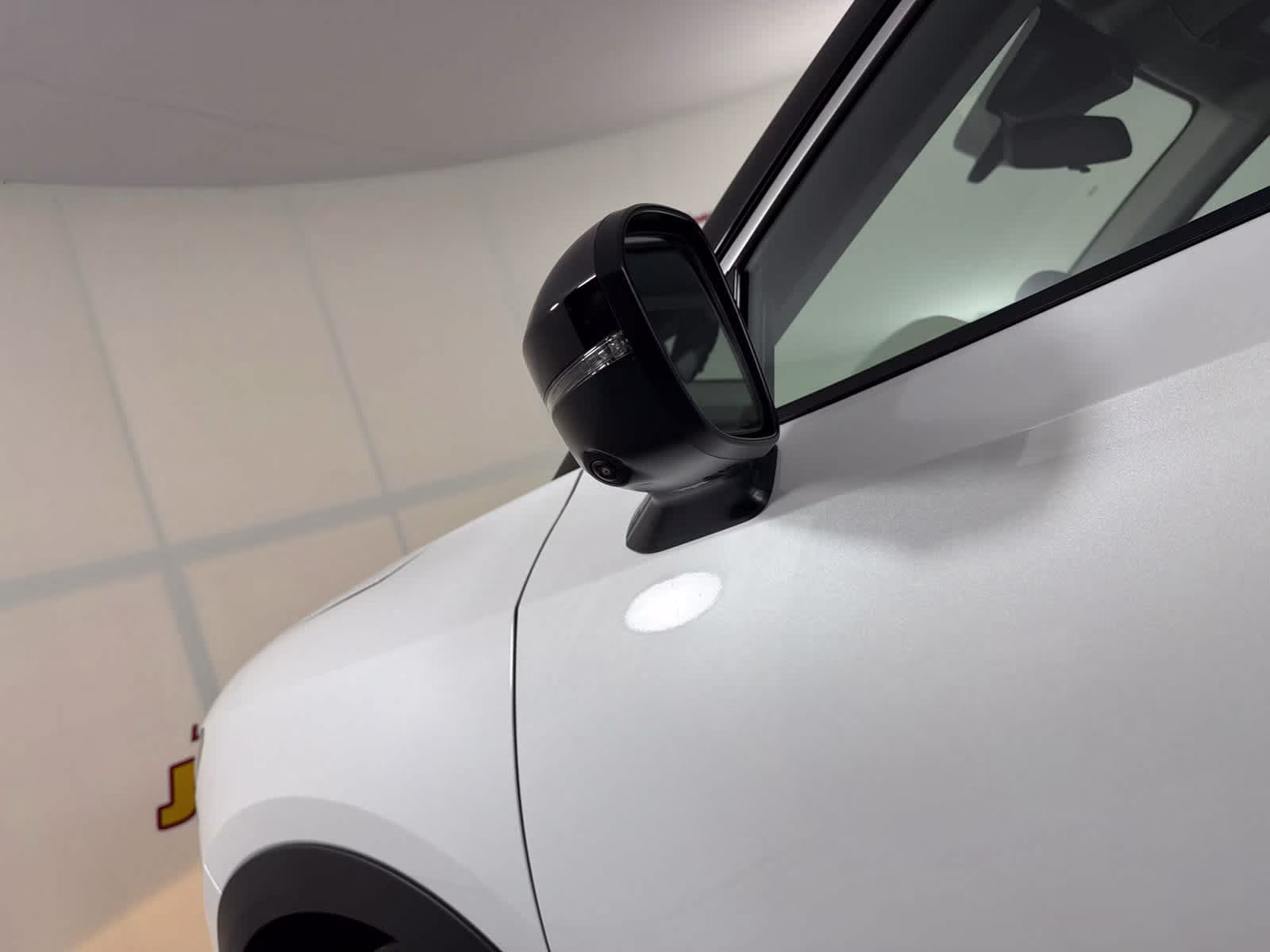 2026 Aspen White Tricoat/Super Black Nissan Kicks SR FWD SUV