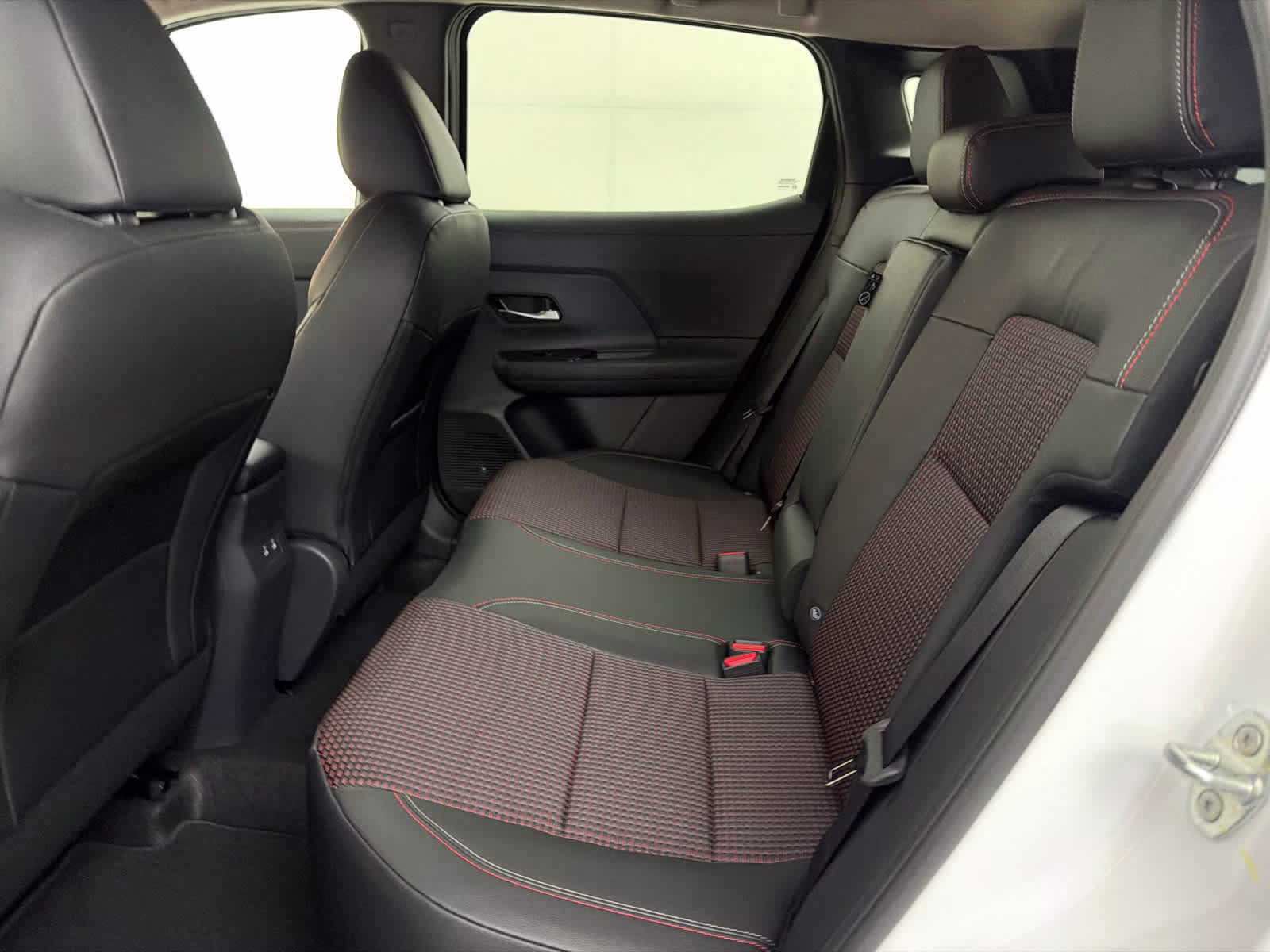 2026 Aspen White Tricoat/Super Black Nissan Kicks SR FWD SUV