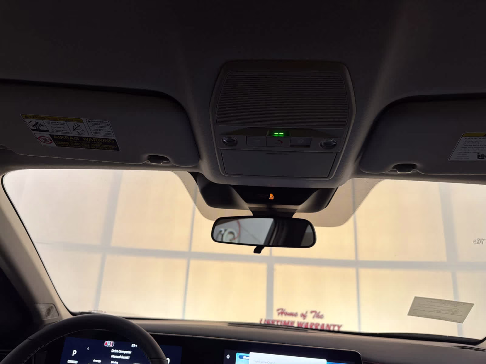 2026 Aspen White Tricoat/Super Black Nissan Kicks SR FWD SUV