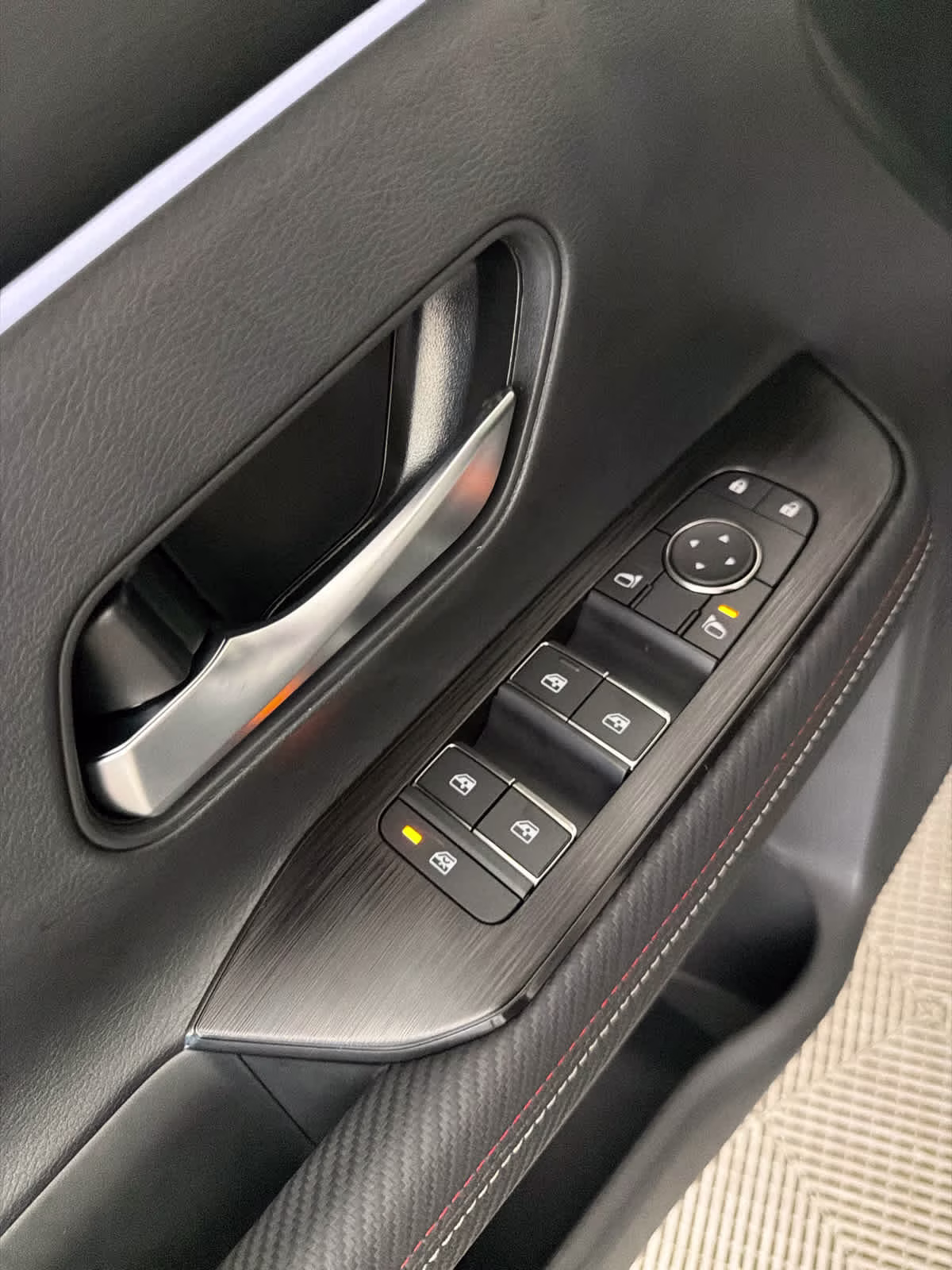2026 Aspen White Tricoat/Super Black Nissan Kicks SR FWD SUV