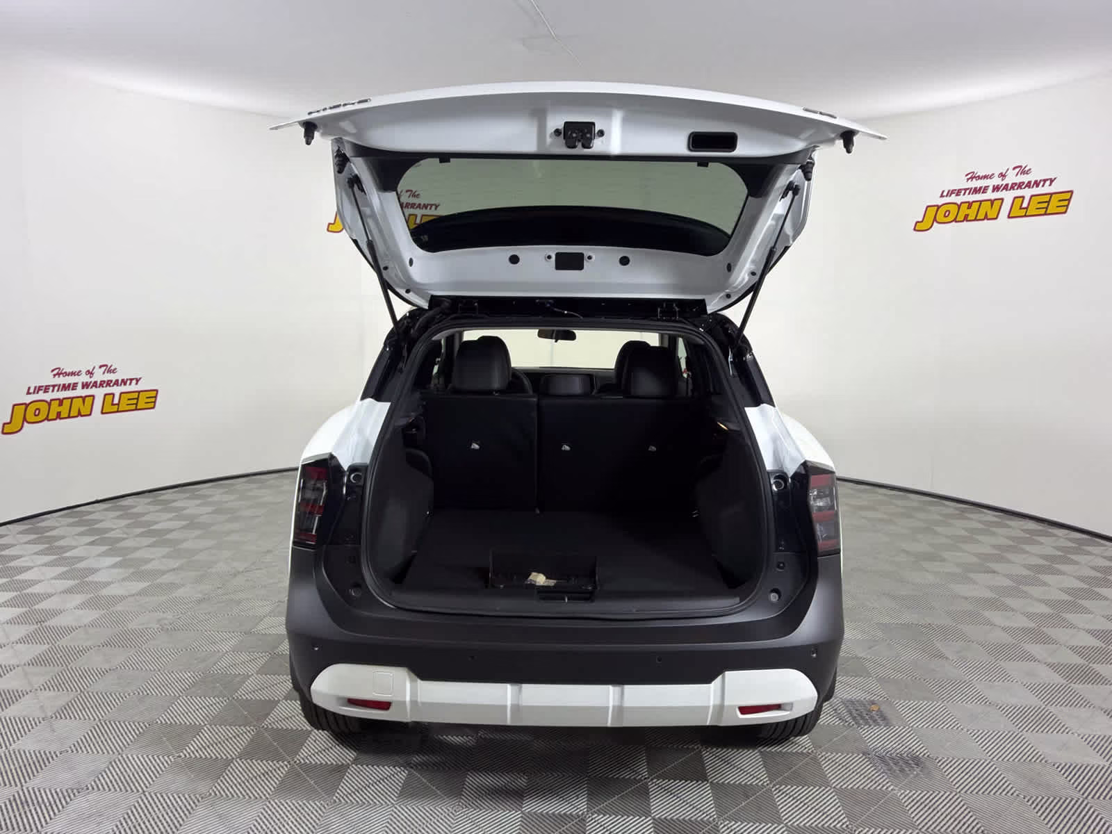2026 Aspen White Tricoat/Super Black Nissan Kicks SR FWD SUV
