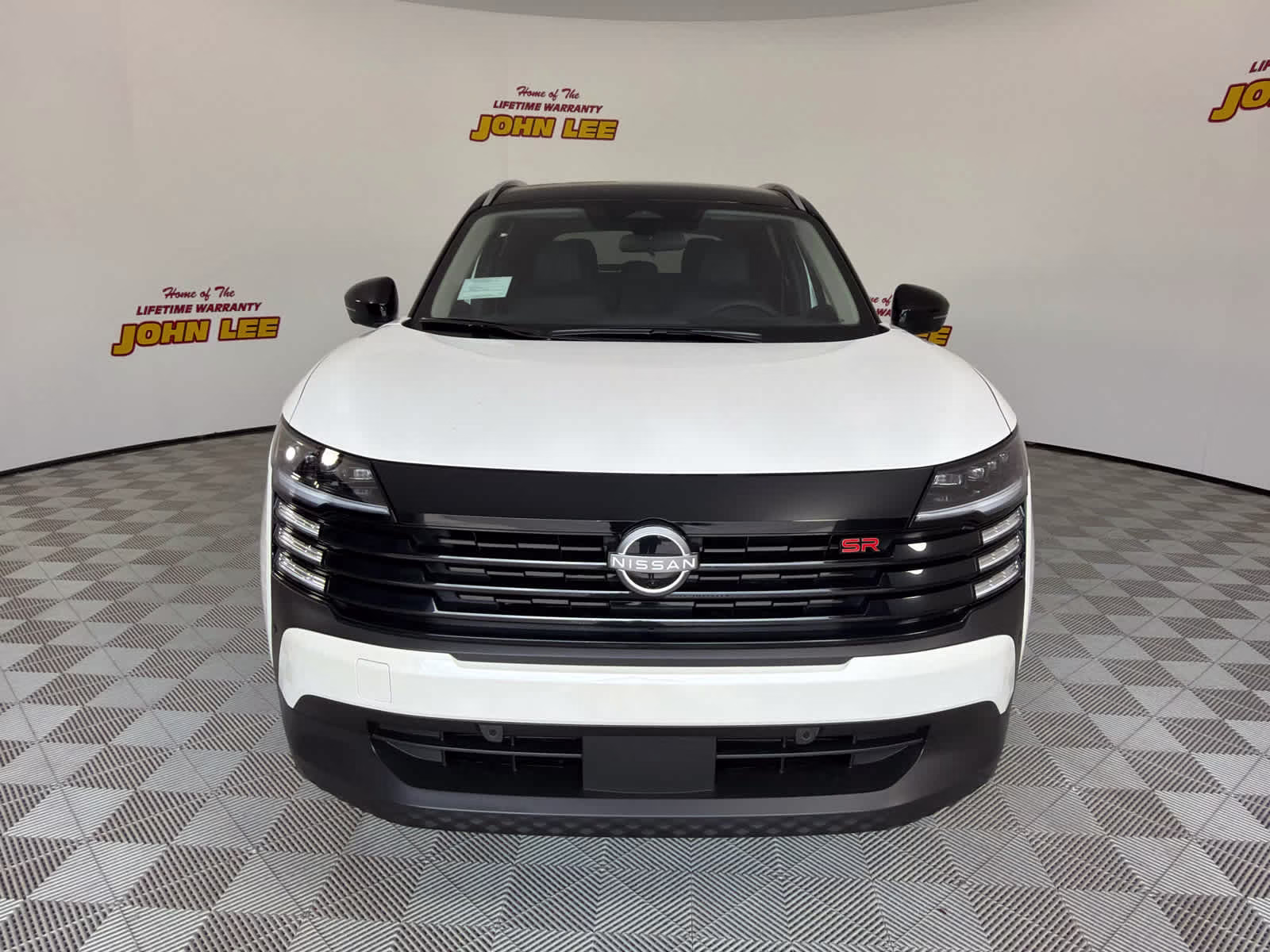 2026 Aspen White Tricoat/Super Black Nissan Kicks SR FWD SUV