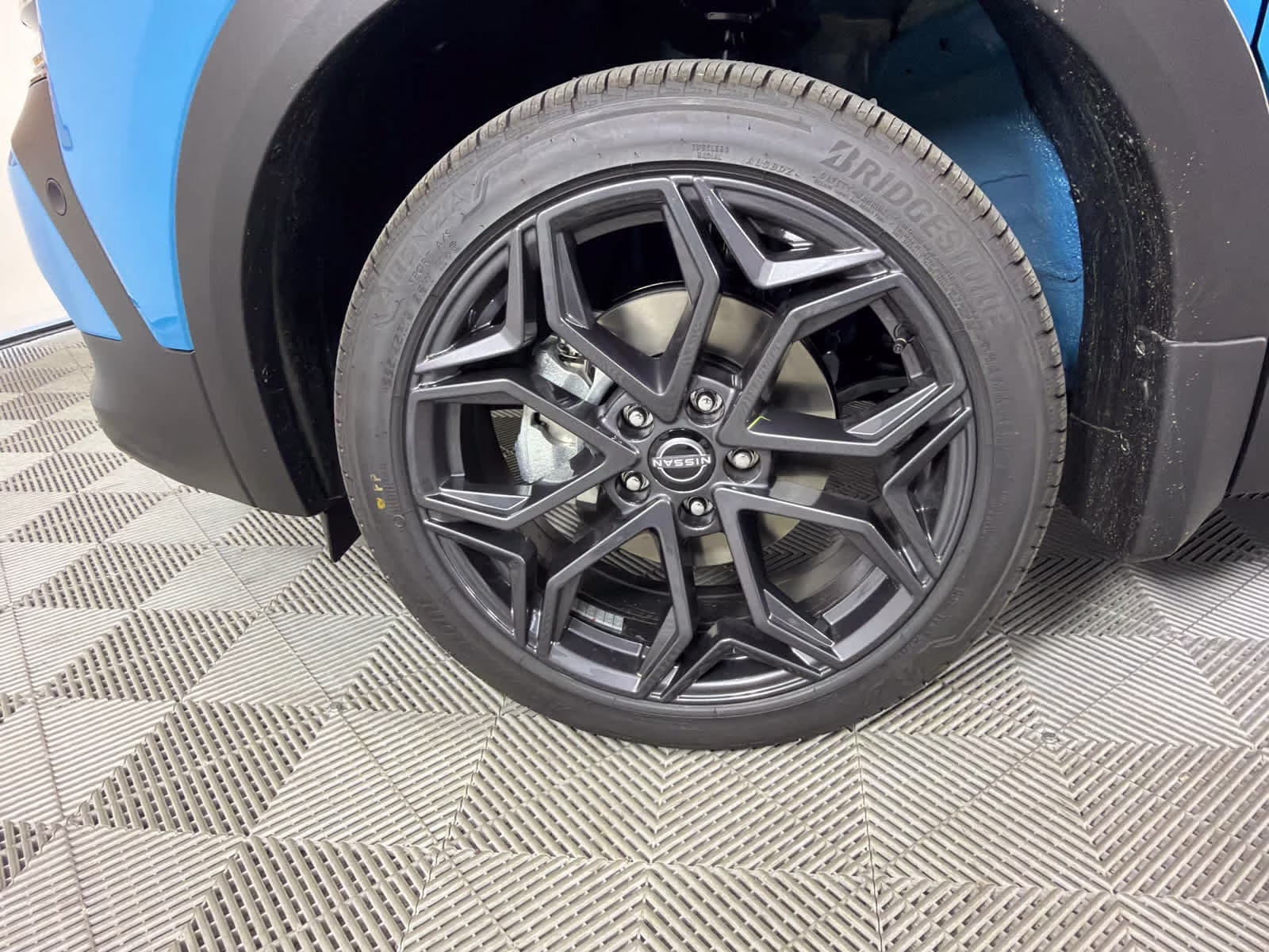2026 Arctic Ice Blue Metallic/Super Black Nissan Kicks SR FWD SUV