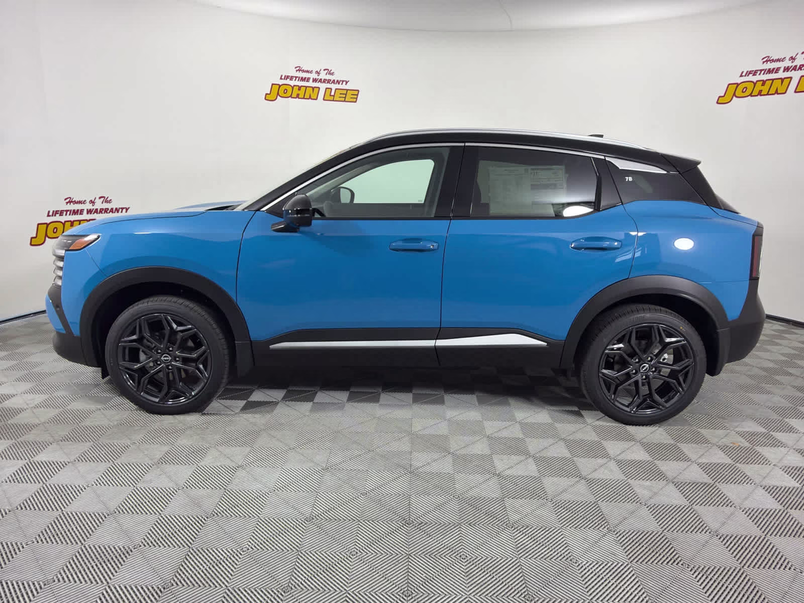 2026 Arctic Ice Blue Metallic/Super Black Nissan Kicks SR FWD SUV