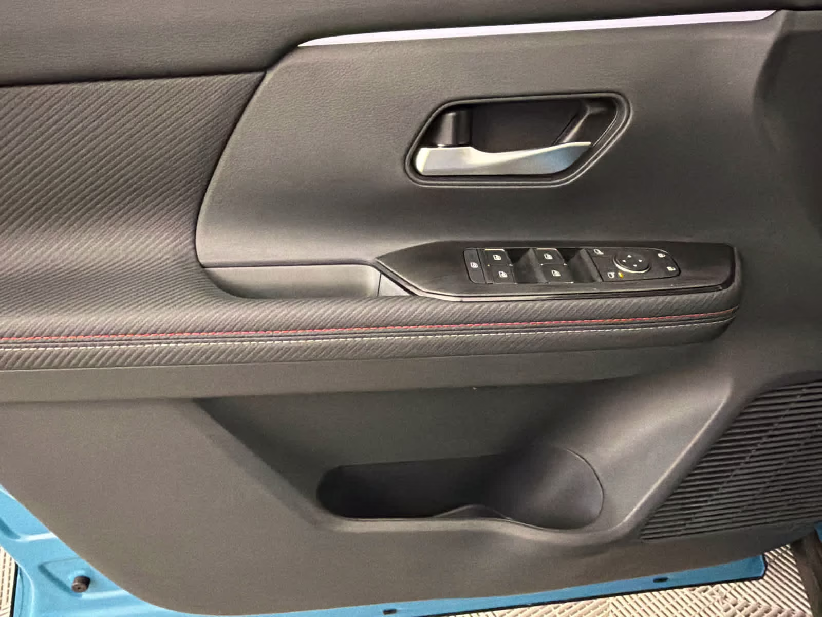 2026 Arctic Ice Blue Metallic/Super Black Nissan Kicks SR FWD SUV