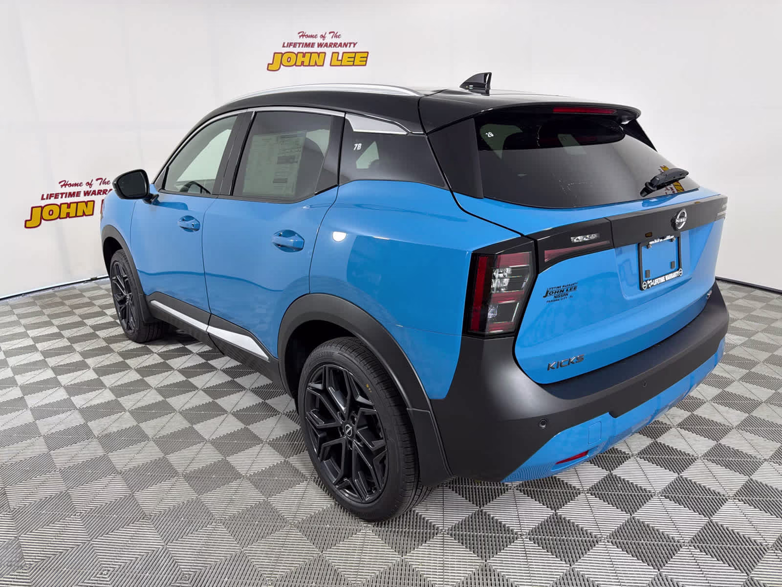 2026 Arctic Ice Blue Metallic/Super Black Nissan Kicks SR FWD SUV