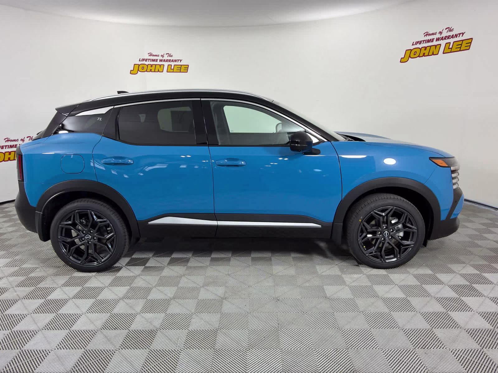 2026 Arctic Ice Blue Metallic/Super Black Nissan Kicks SR FWD SUV