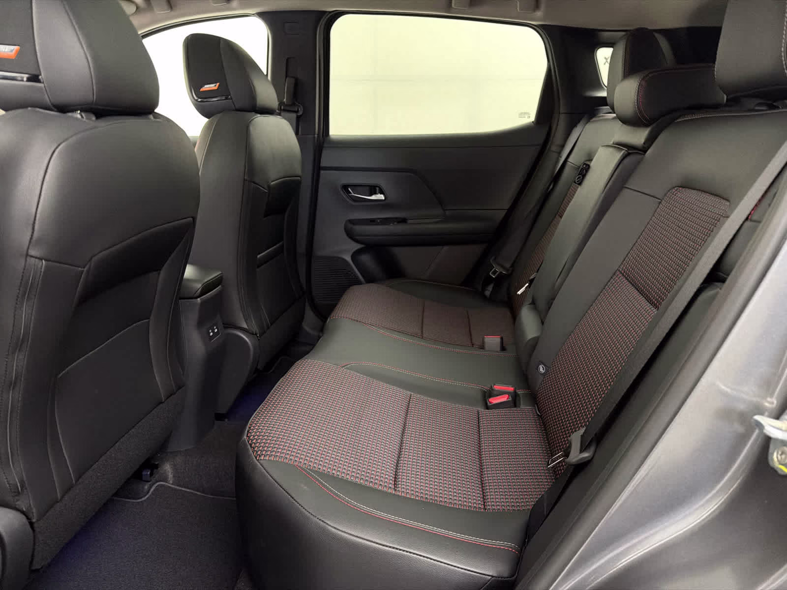 2026 Gun Metallic/Scarlet Ember Tintcoat Nissan Kicks SR FWD SUV