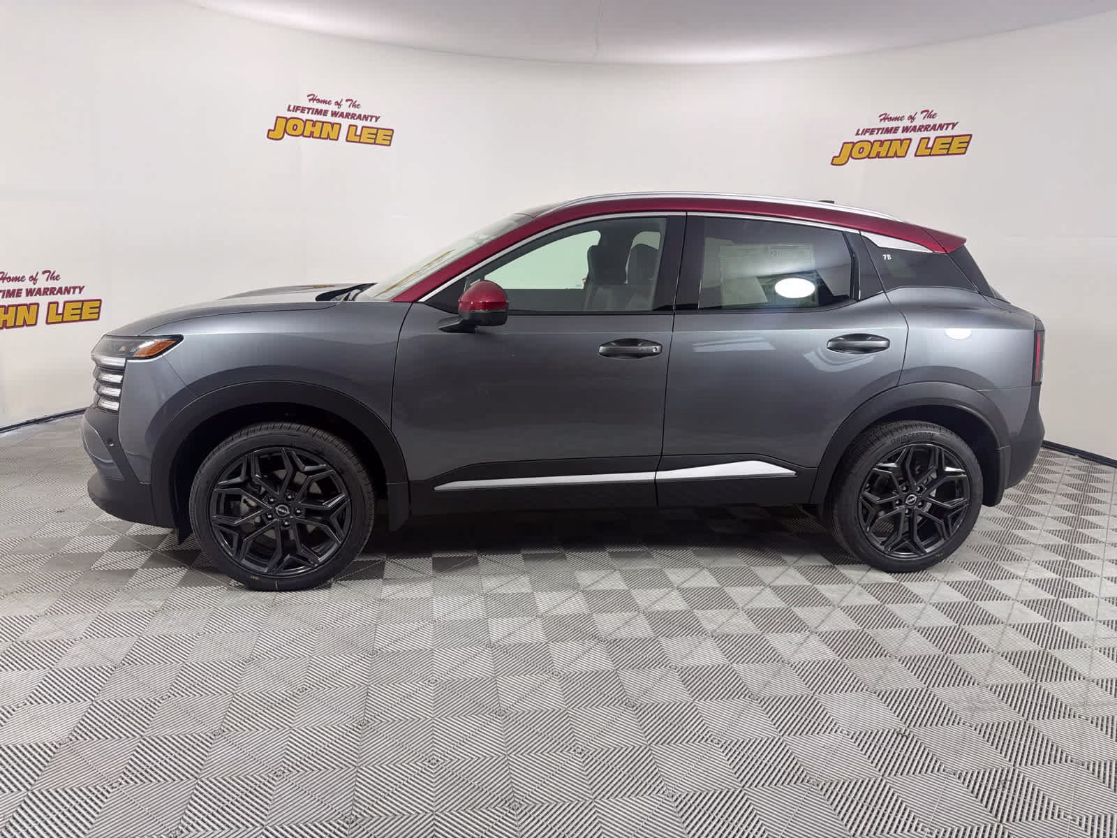2026 Gun Metallic/Scarlet Ember Tintcoat Nissan Kicks SR FWD SUV