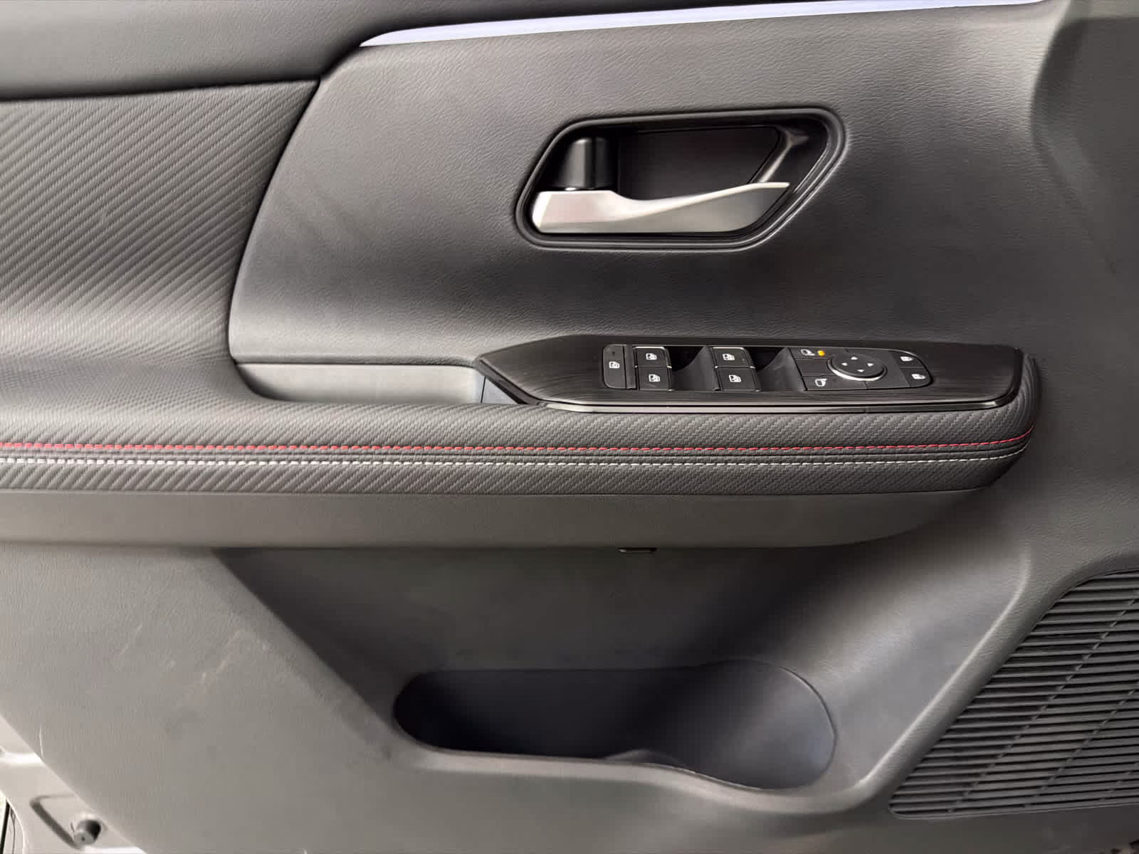 2026 Gun Metallic/Scarlet Ember Tintcoat Nissan Kicks SR FWD SUV