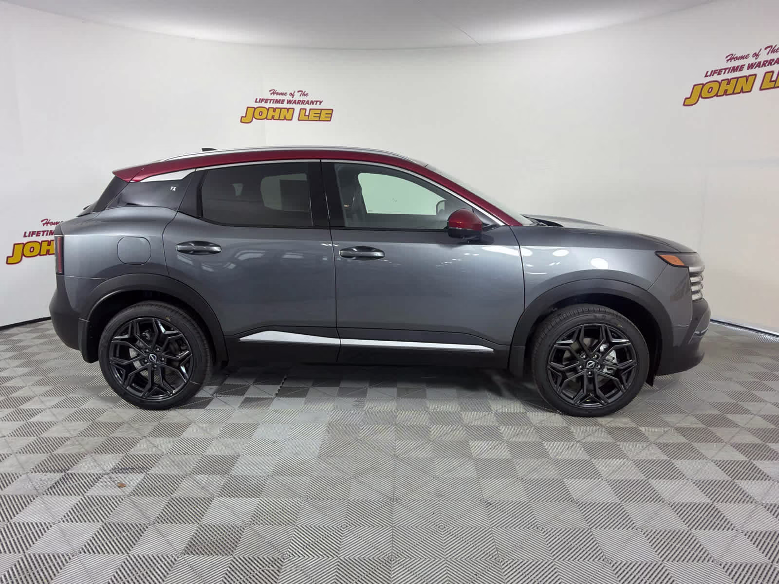 2026 Gun Metallic/Scarlet Ember Tintcoat Nissan Kicks SR FWD SUV