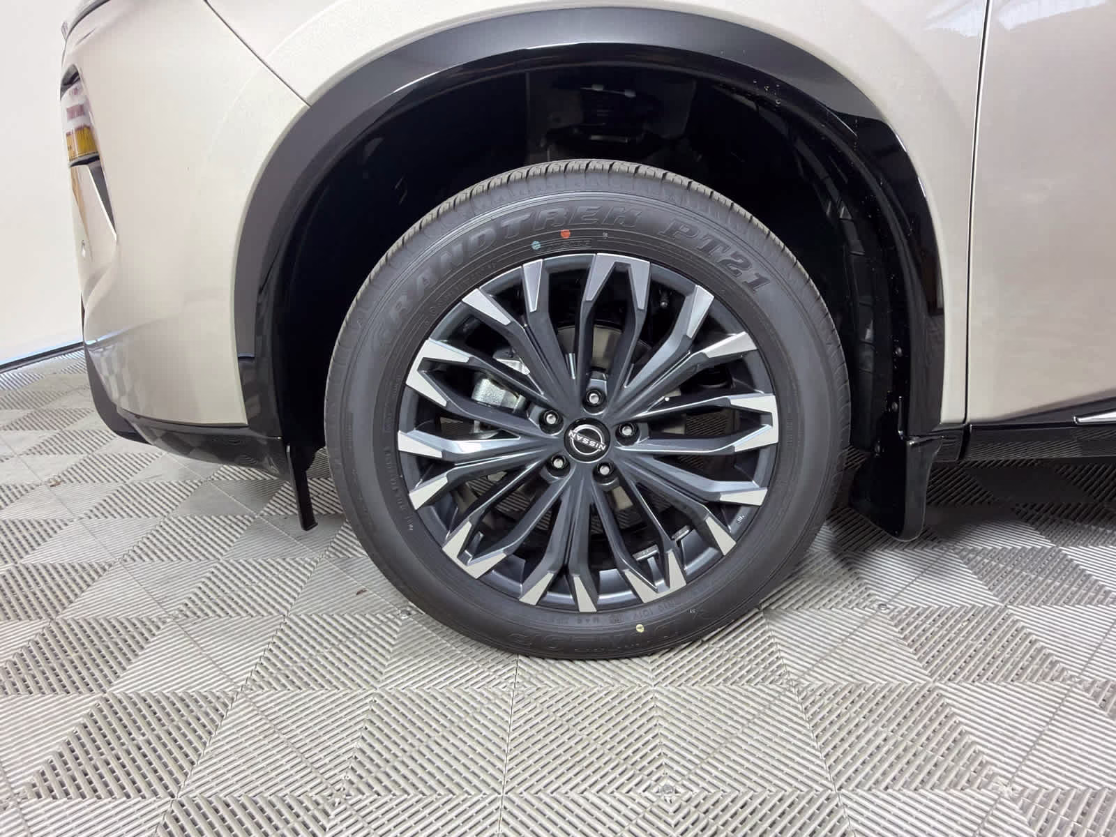 2026 Champagne Silver Metallic/Super Black Nissan Rogue Platinum AWD SUV