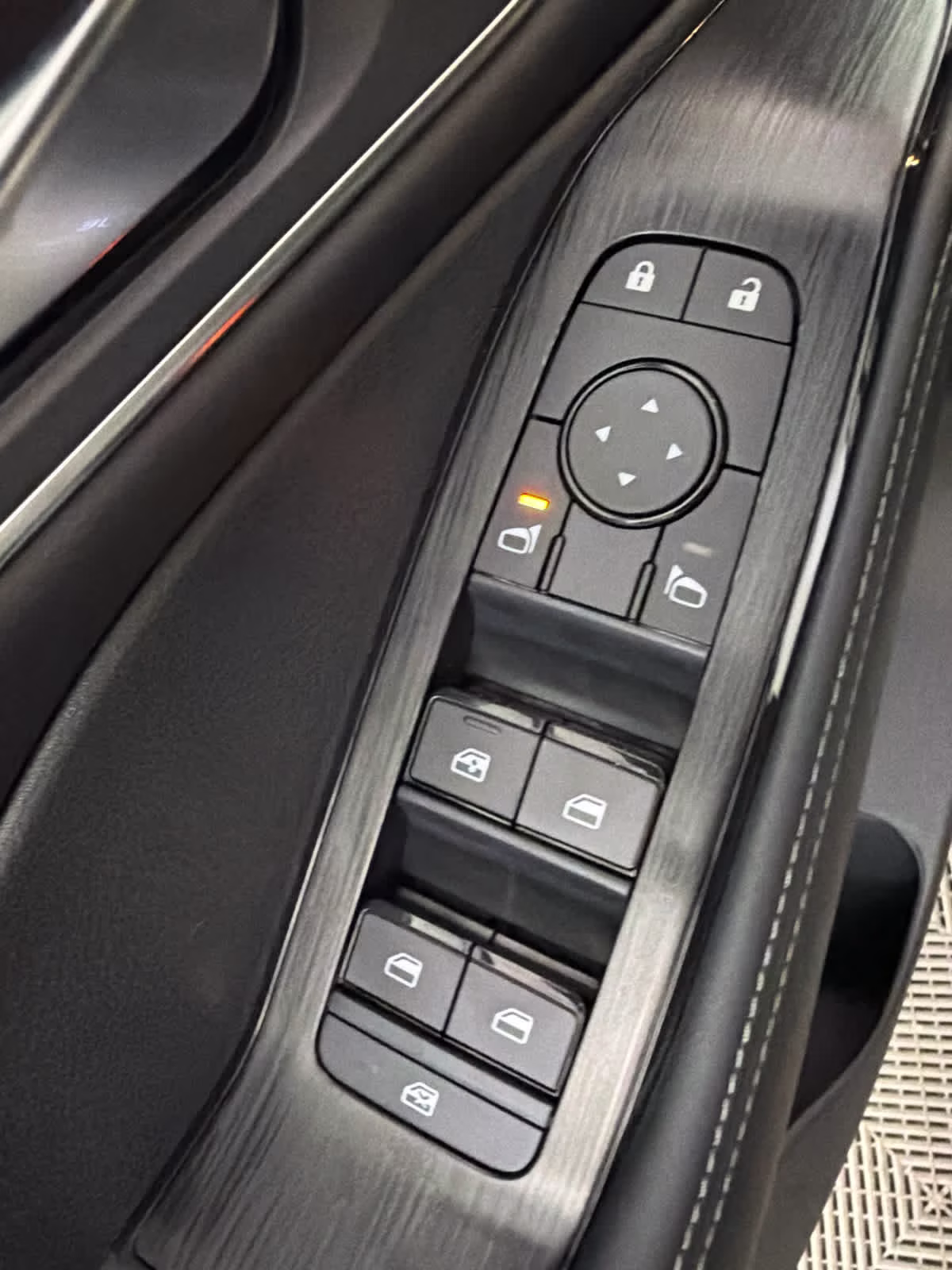 2026 Champagne Silver Metallic/Super Black Nissan Rogue Platinum AWD SUV