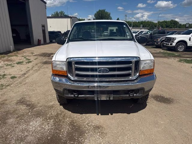 1999 White Ford Super Duty F-250 XLT 4X4 Truck