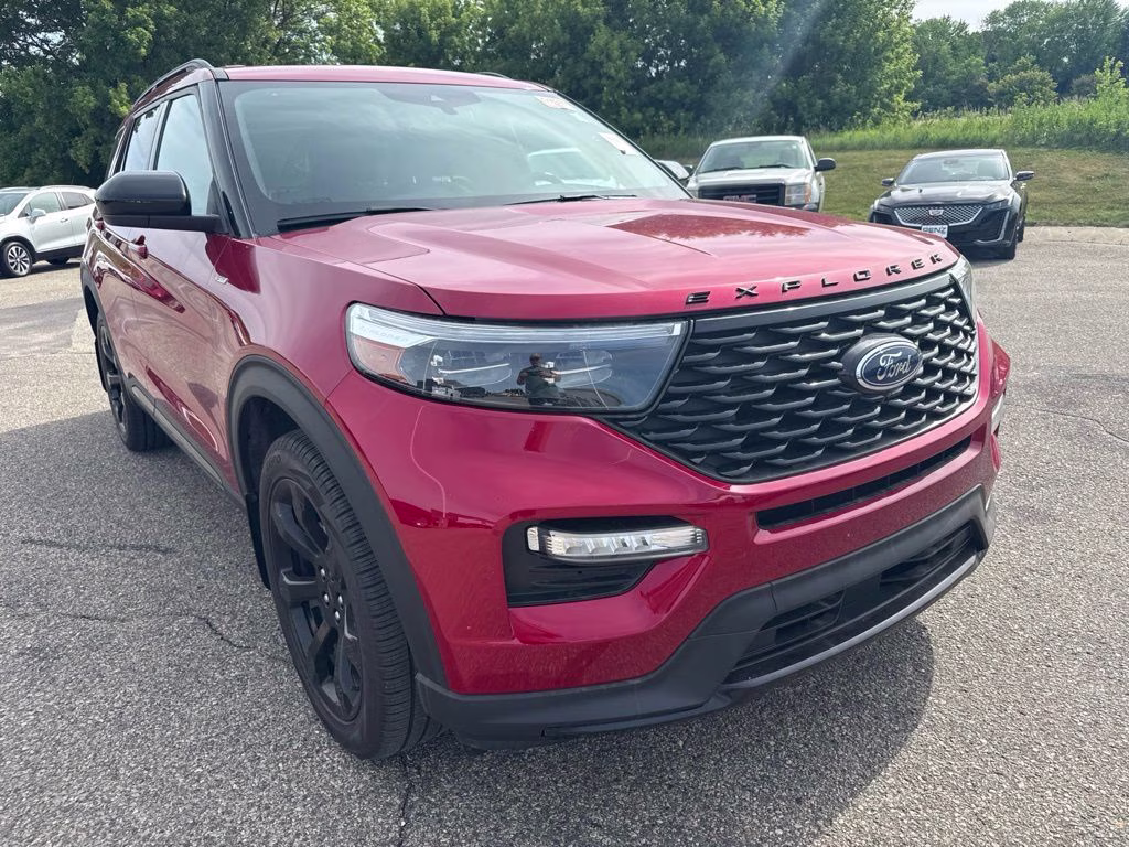 2024 Rapid Red Metallic Tinted Clearcoat Ford Explorer ST-Line 4X4 SUV
