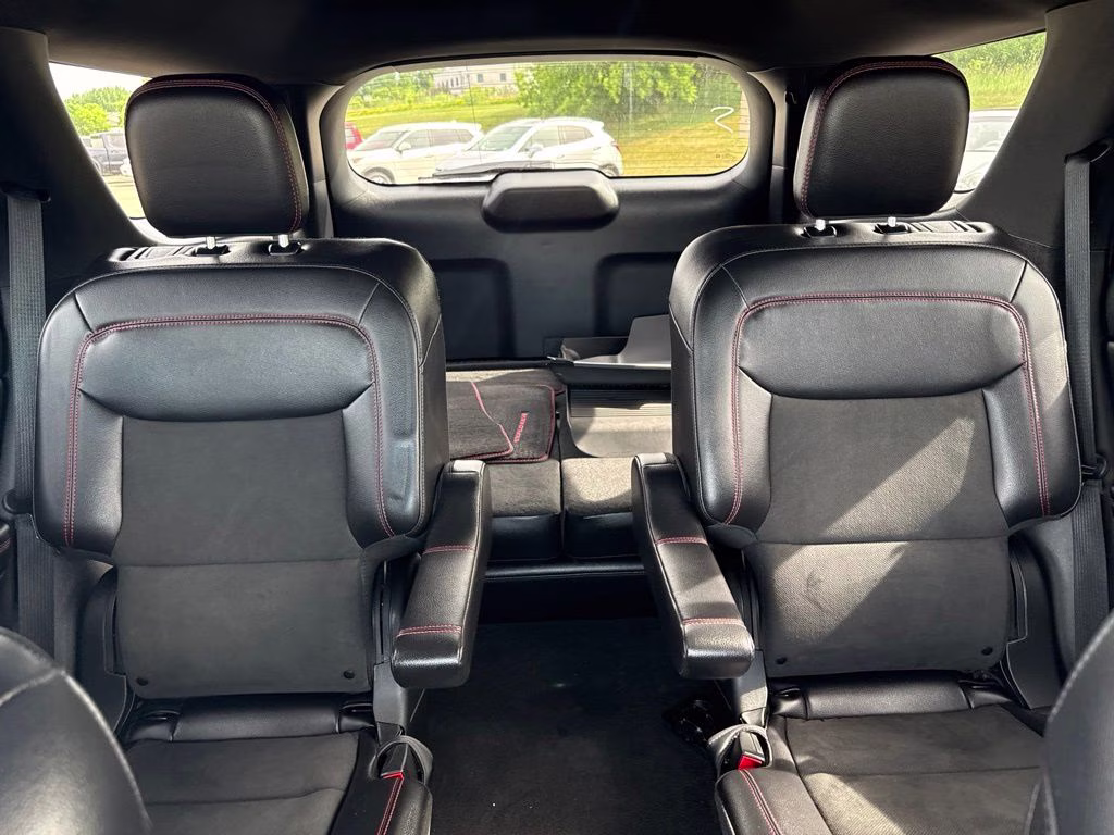 2024 Rapid Red Metallic Tinted Clearcoat Ford Explorer ST-Line 4X4 SUV