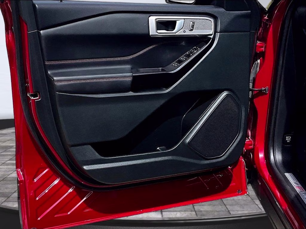 2024 Rapid Red Metallic Tinted Clearcoat Ford Explorer ST-Line 4X4 SUV