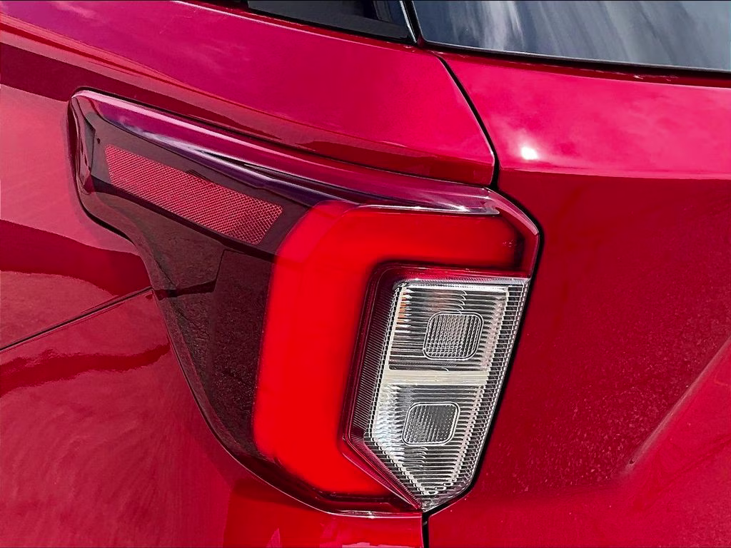 2024 Rapid Red Metallic Tinted Clearcoat Ford Explorer ST-Line 4X4 SUV