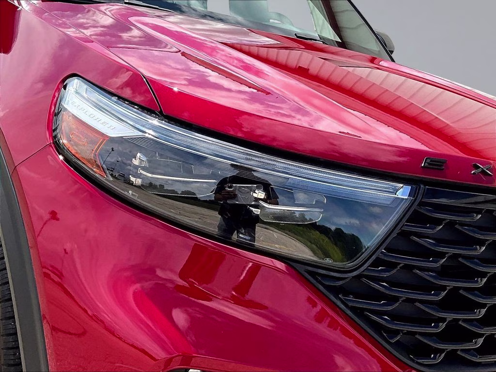 2024 Rapid Red Metallic Tinted Clearcoat Ford Explorer ST-Line 4X4 SUV