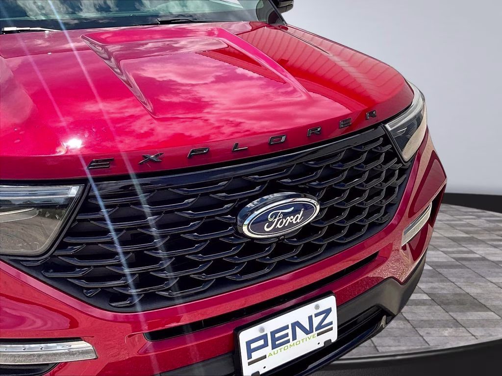 2024 Rapid Red Metallic Tinted Clearcoat Ford Explorer ST-Line 4X4 SUV