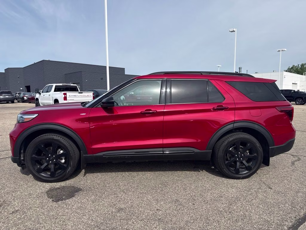 2024 Rapid Red Metallic Tinted Clearcoat Ford Explorer ST-Line 4X4 SUV