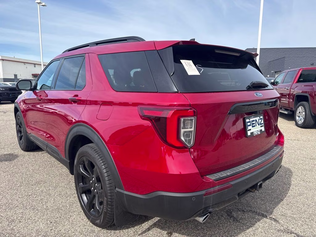 2024 Rapid Red Metallic Tinted Clearcoat Ford Explorer ST-Line 4X4 SUV