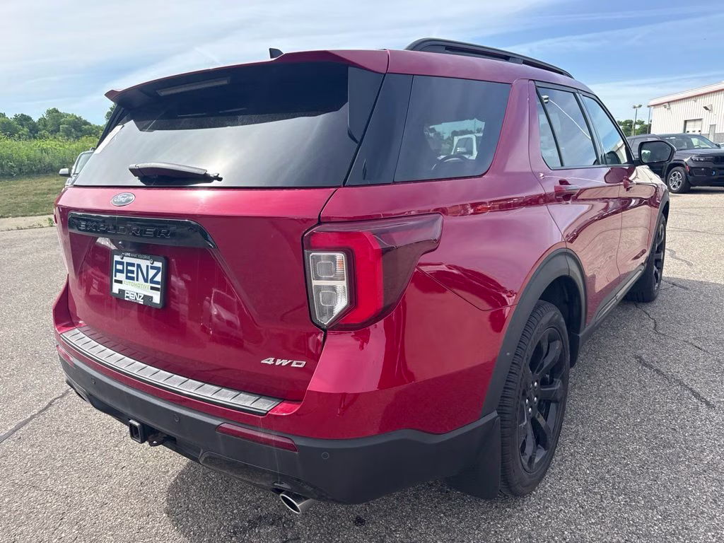 2024 Rapid Red Metallic Tinted Clearcoat Ford Explorer ST-Line 4X4 SUV