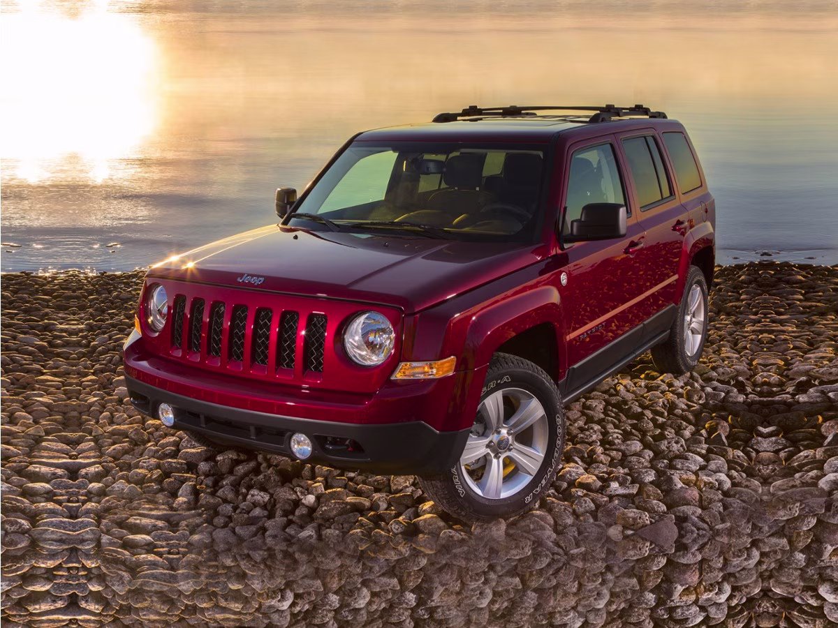 2016 Bright White Clearcoat Jeep Patriot Sport 4X4 SUV