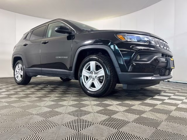 2022 Diamond Black Crystal Pearlcoat Jeep Compass Latitude FWD SUV