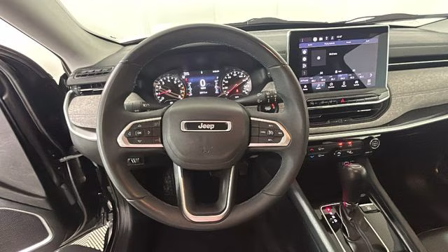 2022 Diamond Black Crystal Pearlcoat Jeep Compass Latitude FWD SUV
