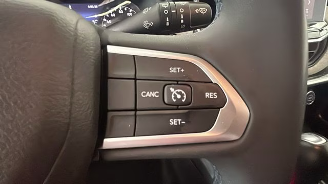 2022 Diamond Black Crystal Pearlcoat Jeep Compass Latitude FWD SUV