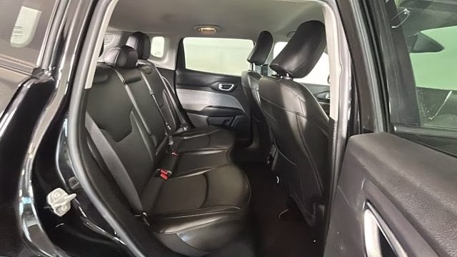 2022 Diamond Black Crystal Pearlcoat Jeep Compass Latitude FWD SUV