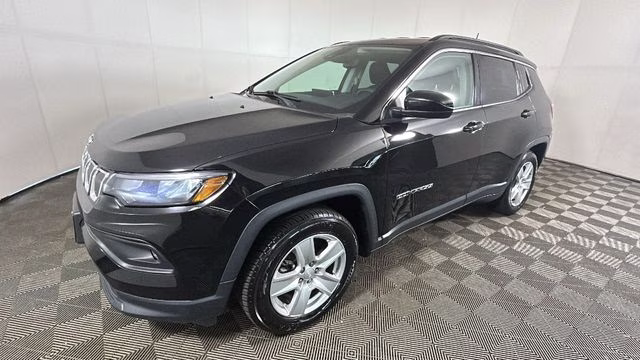 2022 Diamond Black Crystal Pearlcoat Jeep Compass Latitude FWD SUV