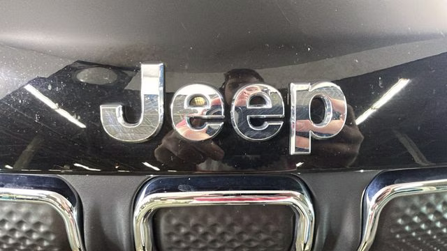 2022 Diamond Black Crystal Pearlcoat Jeep Compass Latitude FWD SUV