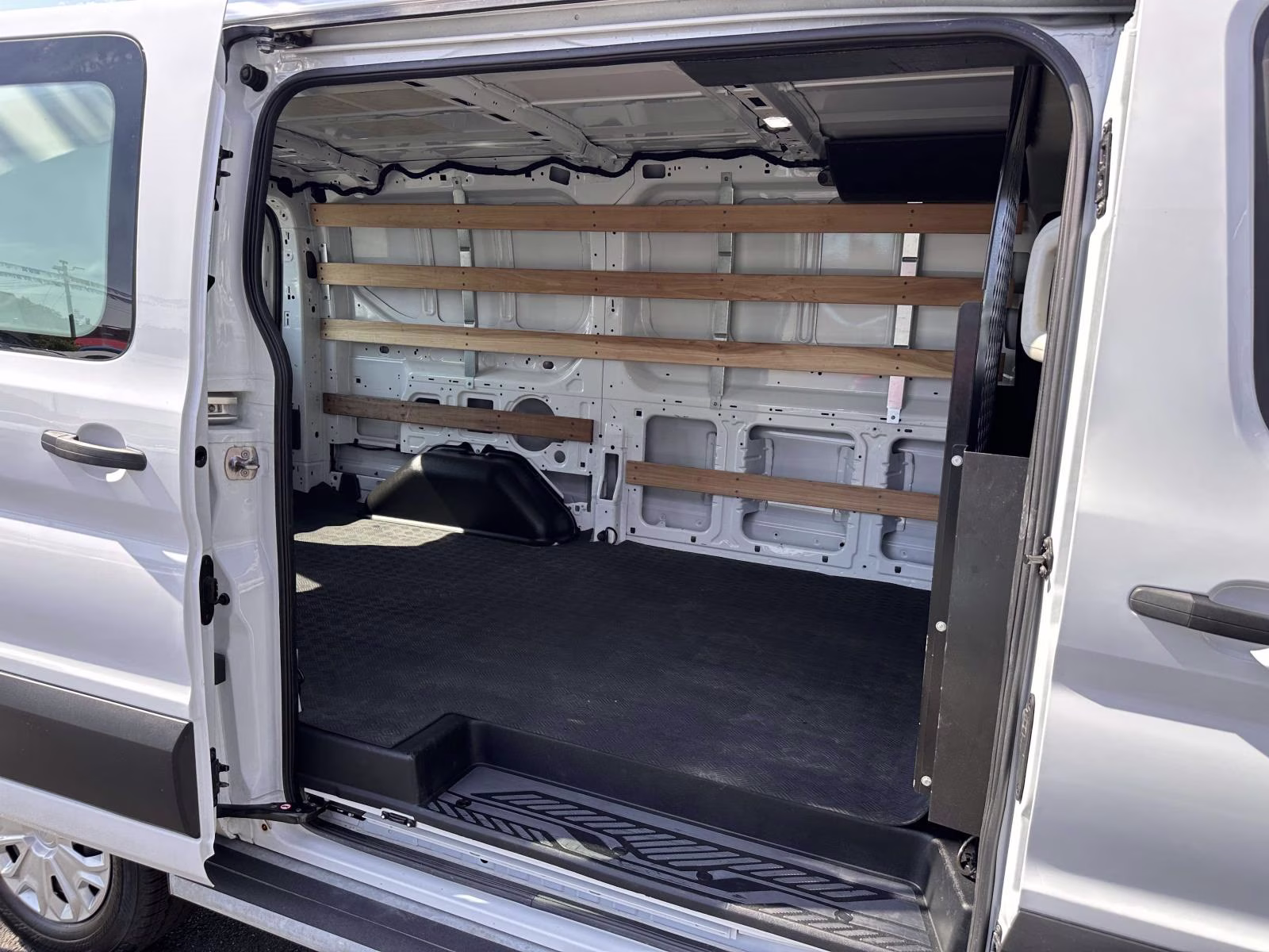 2024 Oxford White Ford Transit Cargo Van T-250 130 Low Rf 9070 GVWR RWD RWD Van
