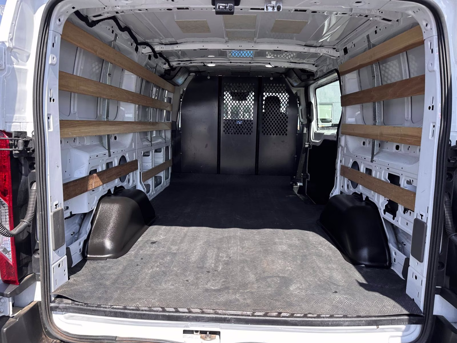 2024 Oxford White Ford Transit Cargo Van T-250 130 Low Rf 9070 GVWR RWD RWD Van