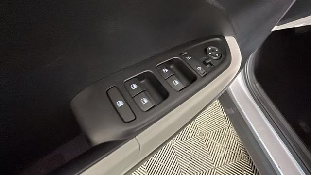 2023 Shimmering Silver Hyundai Venue SEL FWD SUV